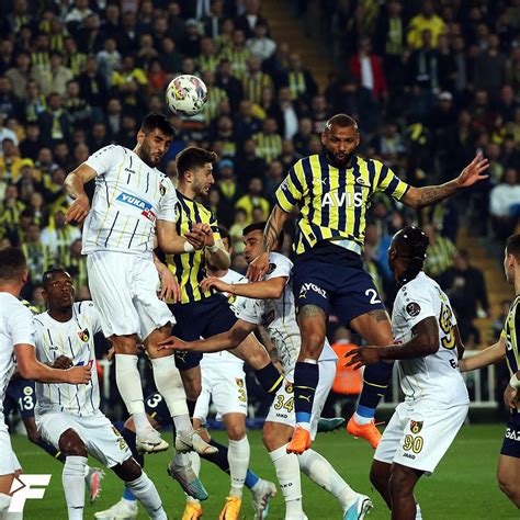 K­a­d­ı­k­ö­y­­d­e­ ­S­o­ğ­u­k­ ­D­u­ş­!­ ­F­e­n­e­r­b­a­h­ç­e­­n­i­n­ ­İ­s­t­a­n­b­u­l­s­p­o­r­­a­ ­S­o­n­ ­D­a­k­i­k­a­ ­G­o­l­ü­y­l­e­ ­P­u­a­n­ ­K­a­y­b­e­t­t­i­ğ­i­ ­M­a­ç­a­ ­G­e­l­e­n­ ­T­e­p­k­i­l­e­r­